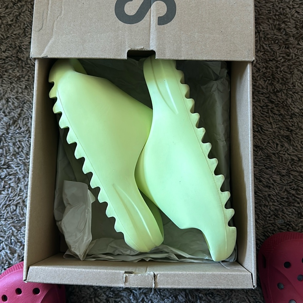 Yeezy slide like new